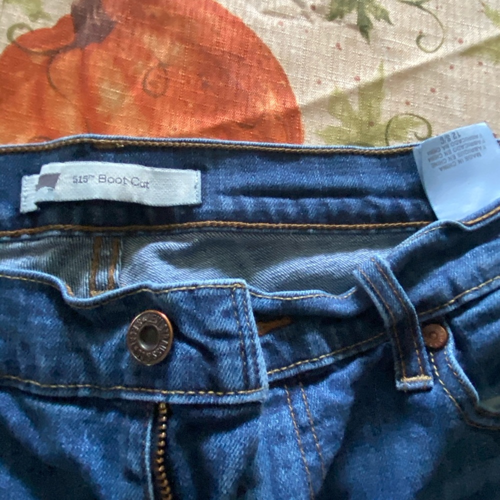 women’s Levi jeans
